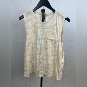 Vuori Women’s Sunset Tank Top in Bisque Camo Print Size Large